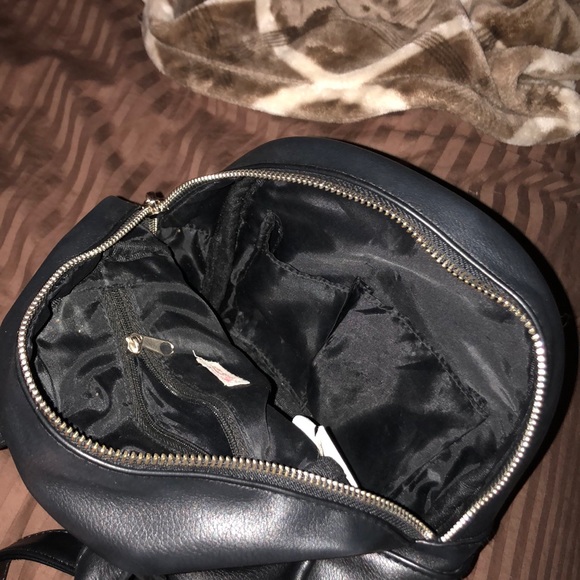 Backpack - Picture 4 of 4